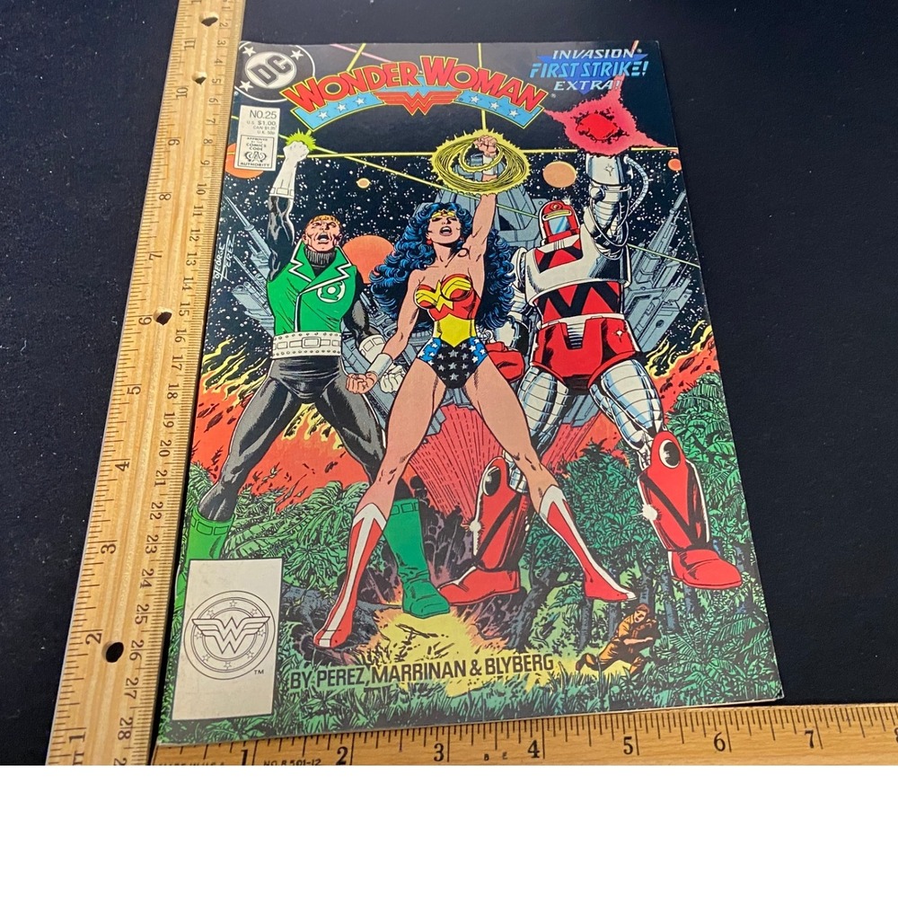 Wonder Woman Comic Book Invasion First Strike Extra DC Comics 1995‎